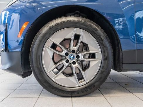 Used 2022 BMW iX xDrive50 w/ Premium Package AWD/4WD image 7