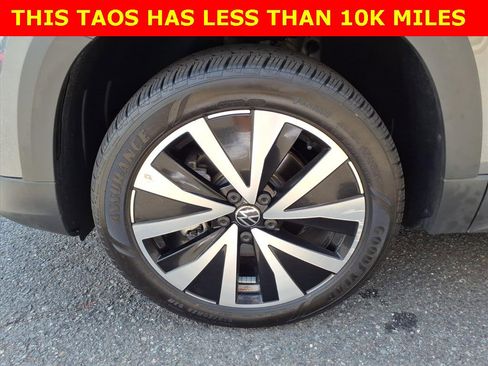 Used 2024 Volkswagen Taos SE image 5