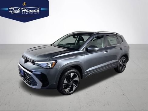 New 2026 Volkswagen Taos SE image 1