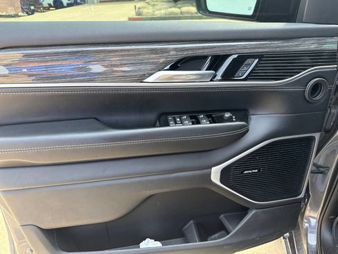 Used 2022 Jeep Wagoneer Series II RWD image 16