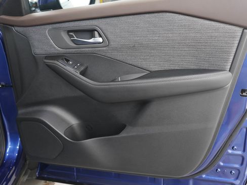 Used 2023 Nissan Rogue SV AWD/4WD image 9