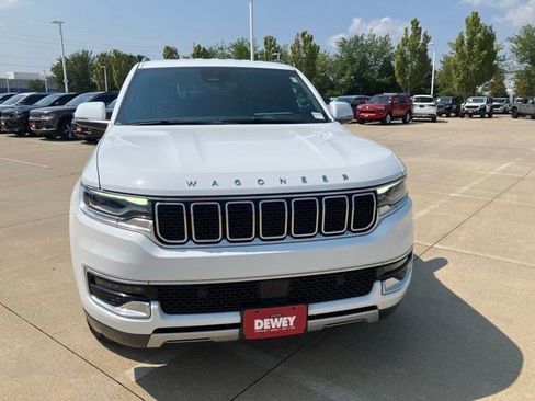 Certified 2022 Jeep Wagoneer Series II AWD/4WD image 2