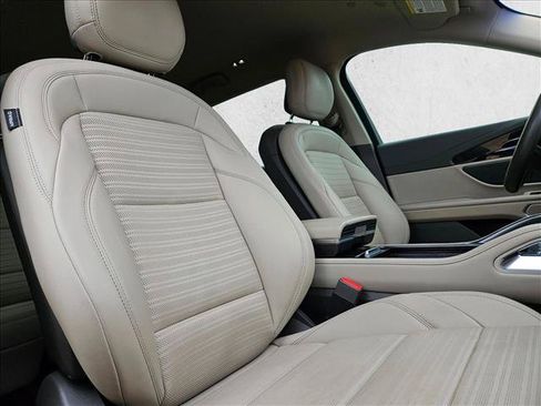 Used 2024 Lincoln Nautilus Reserve AWD/4WD image 21
