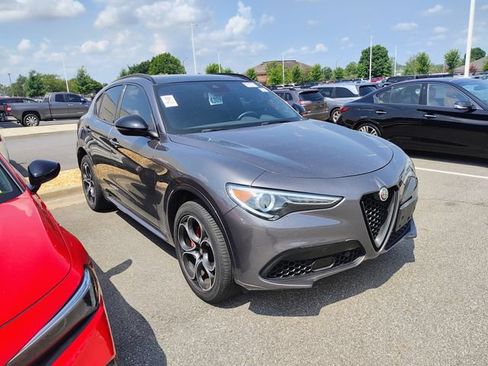 Used 2023 Alfa Romeo Stelvio Veloce AWD/4WD image 3