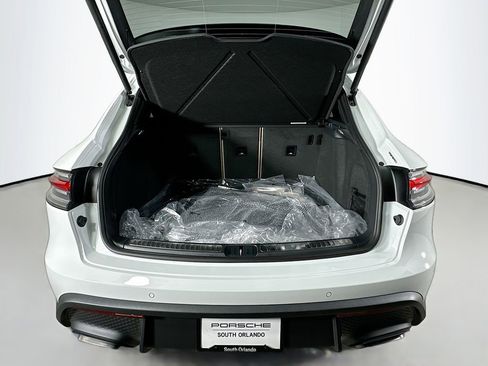 Certified 2026 Porsche Macan AWD/4WD image 28