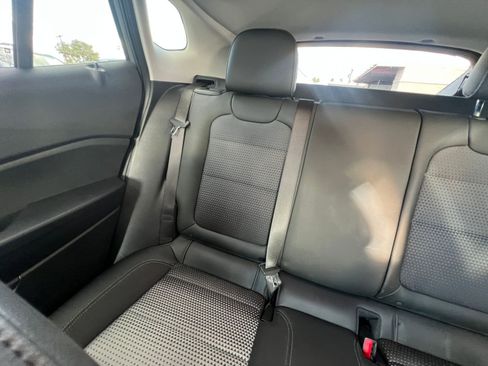 Used 2025 Chevrolet Trax LT image 39