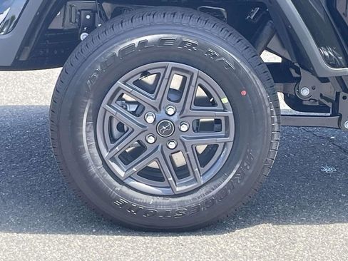 New 2026 Jeep Gladiator Sport AWD/4WD image 13