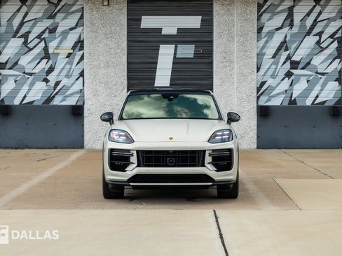 Used 2024 Porsche Cayenne Turbo GT AWD/4WD image 3