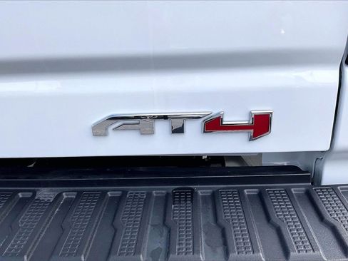 Used 2022 GMC Sierra 2500 AT4 w/ Gooseneck/5TH Wheel Package image 8