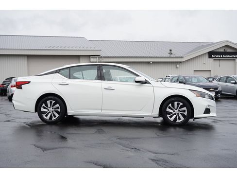Used 2022 Nissan Altima 2.5 S image 2