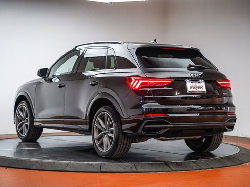 Certified 2025 Audi Q3 2.0T Premium w/ Black Optic Sport Package image 7