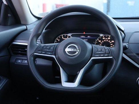 Used 2025 Nissan Altima 2.5 SV image 21