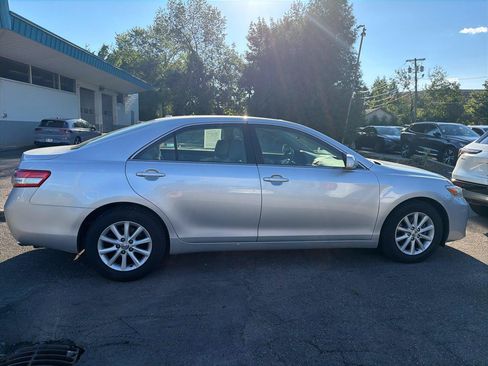 Used 2011 Toyota Camry XLE w/ XLE Extra-Value Pkg #2 FWD image 6