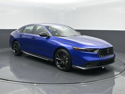 Used 2025 Honda Accord Sport image 3