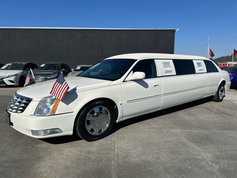 Used 2009 Cadillac DTS Limousine image 4