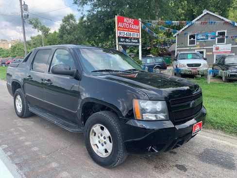 Used 2009 Chevrolet Avalanche LT w/ Convenience Package #1 AWD/4WD image 1
