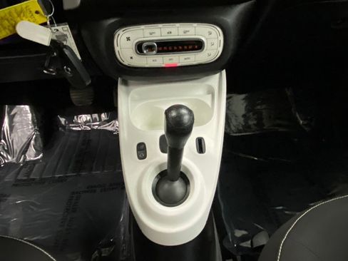 Used 2016 smart fortwo passion image 31