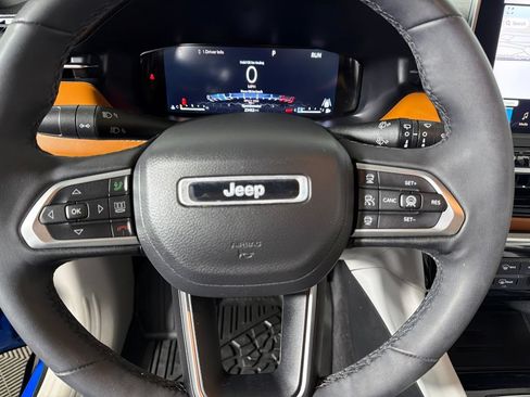 Used 2023 Jeep Compass Limited w/ Elite Group AWD/4WD image 14
