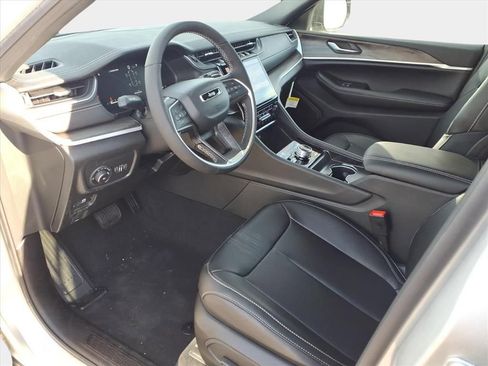 New 2025 Jeep Grand Cherokee L Limited image 13