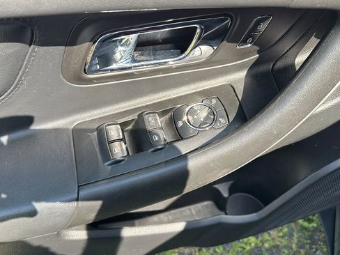 Used 2013 Ford Taurus SEL image 7