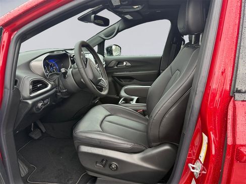 New 2026 Chrysler Pacifica Select image 10