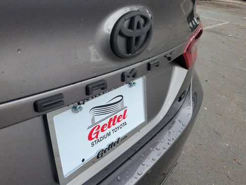 Used 2021 Toyota Camry SE image 6