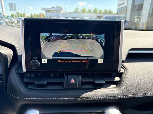 Used 2025 Toyota RAV4 LE AWD/4WD image 17