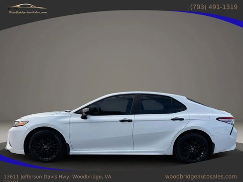 Used 2020 Toyota Camry SE image 3