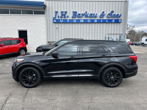 Used 2021 Ford Explorer XLT w/ Equipment Group 202A image 8