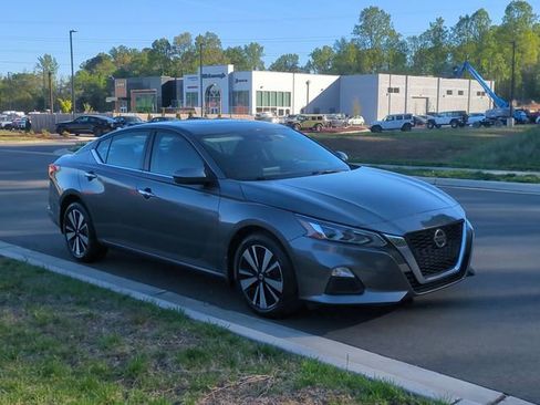 Used 2021 Nissan Altima 2.5 SV w/ SV Premium Package AWD/4WD image 15