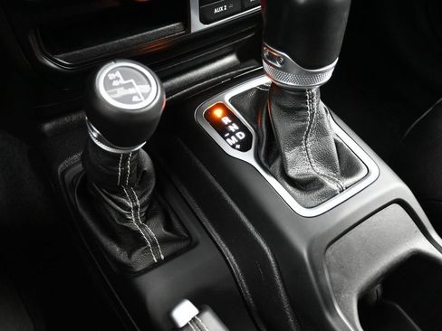 Used 2020 Jeep Wrangler Unlimited Sahara image 20