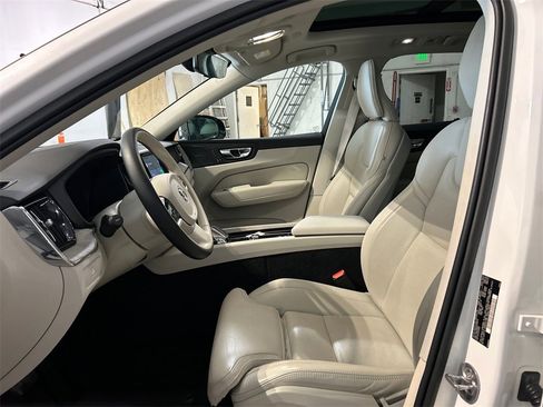 Certified 2023 Volvo XC60 B5 Ultimate w/ Climate Package image 10