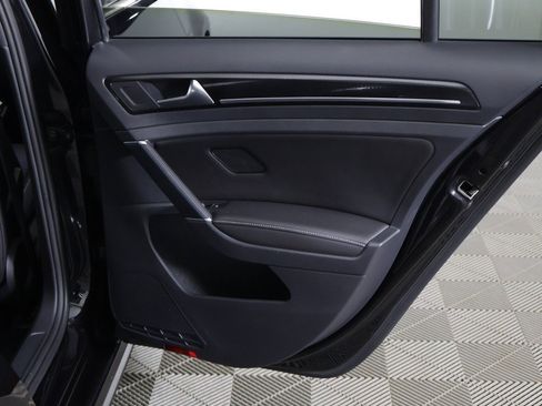 Used 2018 Volkswagen Golf R 4-Door image 25
