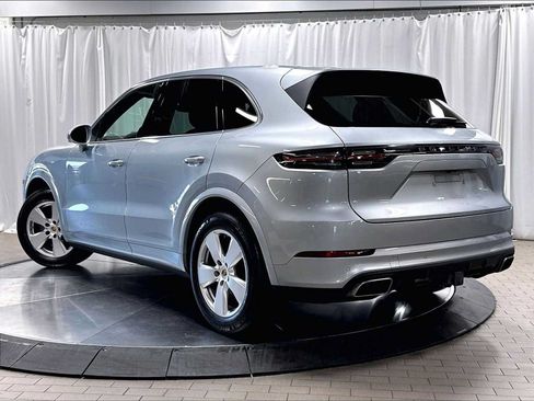 Used 2023 Porsche Cayenne AWD/4WD image 3