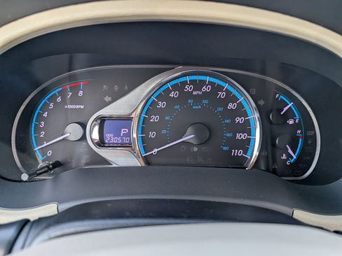 Used 2011 Toyota Sienna XLE image 11