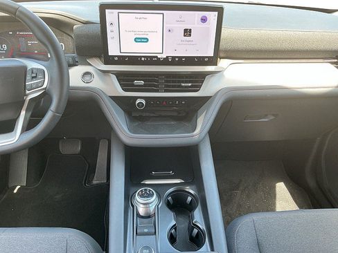 Certified 2025 Ford Explorer Active RWD image 8
