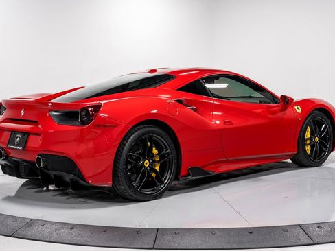 Used 2018 Ferrari 488 GTB image 3