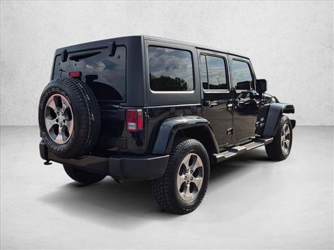 Used 2017 Jeep Wrangler Unlimited Sahara w/ Connectivity Group AWD/4WD image 5