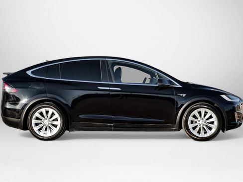 Used 2018 Tesla Model X 75D image 5