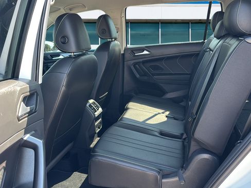Used 2023 Volkswagen Tiguan SE FWD image 14