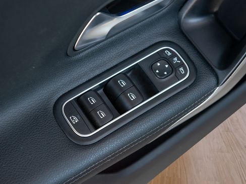 Used 2022 Mercedes-Benz CLA 250 image 32