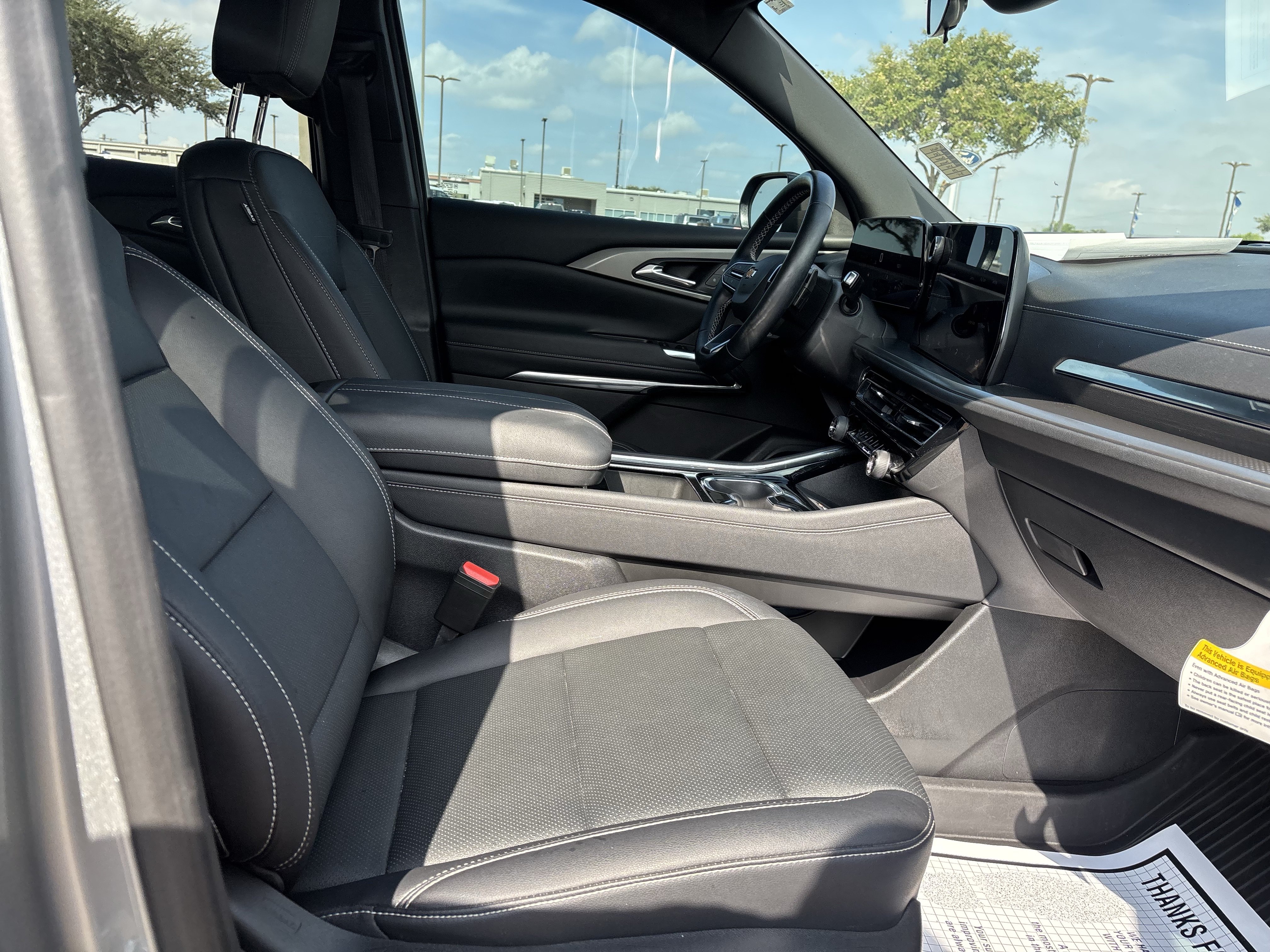 Used 2025 Chevrolet Traverse LT w/ Driver Confidence Package FWD image 27
