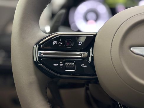 New 2025 Aston Martin V8 Vantage Coupe image 22