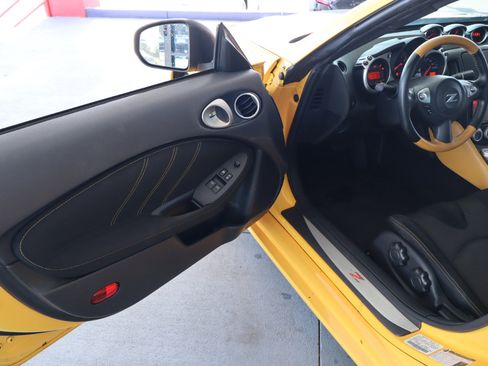 Used 2018 Nissan 370Z Coupe w/ Z34 Heritage Edition - Yellow image 12