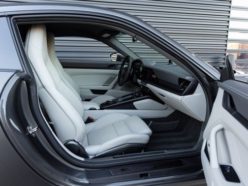 Certified 2022 Porsche 911 Carrera GTS image 31