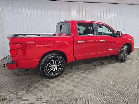Used 2021 Nissan Titan SV w/ SV Convenience Package image 3