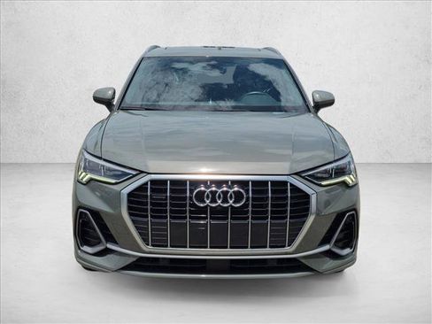 Used 2022 Audi Q3 2.0T Premium Plus w/ Premium Plus Package AWD/4WD image 2