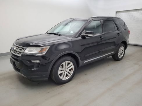 Used 2018 Ford Explorer XLT w/ Equipment Group 202A AWD/4WD image 2