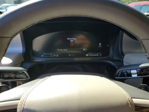 Used 2023 Lincoln Aviator 2WD w/ Premium Package image 27