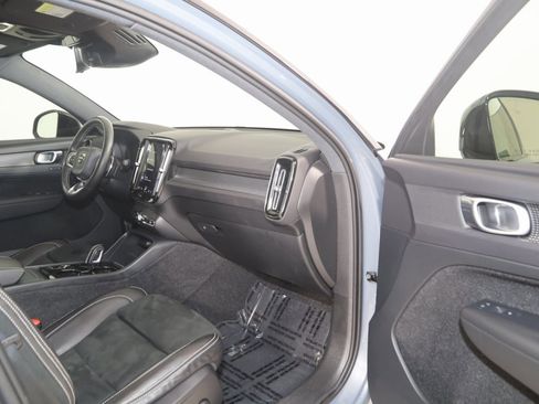 Used 2020 Volvo XC40 T5 R-Design image 43